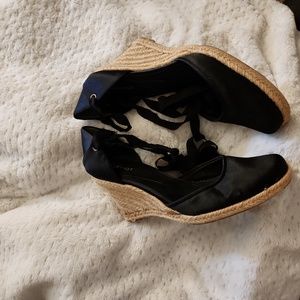 Y2K Nine West Size 9 Satin like Black & Tan Espadrille Wedges
